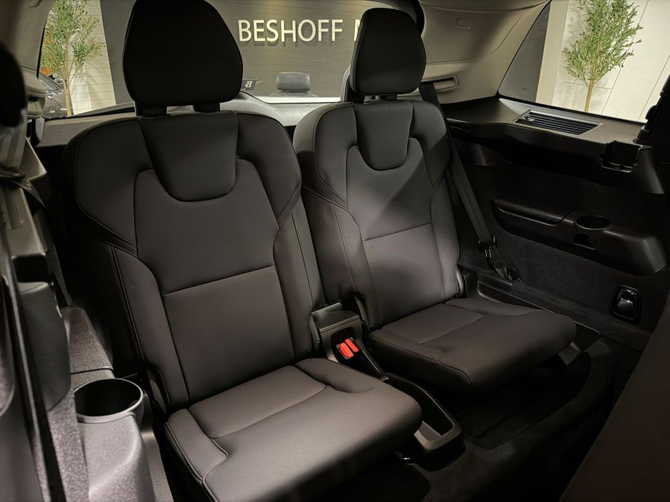2025 Volvo XC90 - image 24