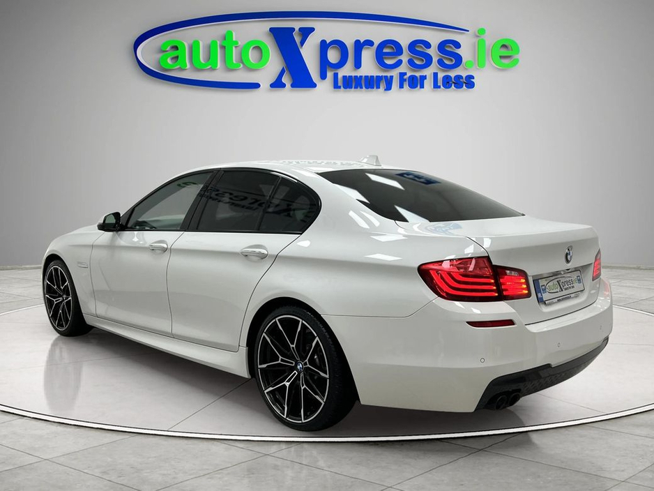 2016 BMW 5 Series - image 11