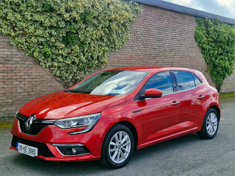 2019 Renault Megane - image 3