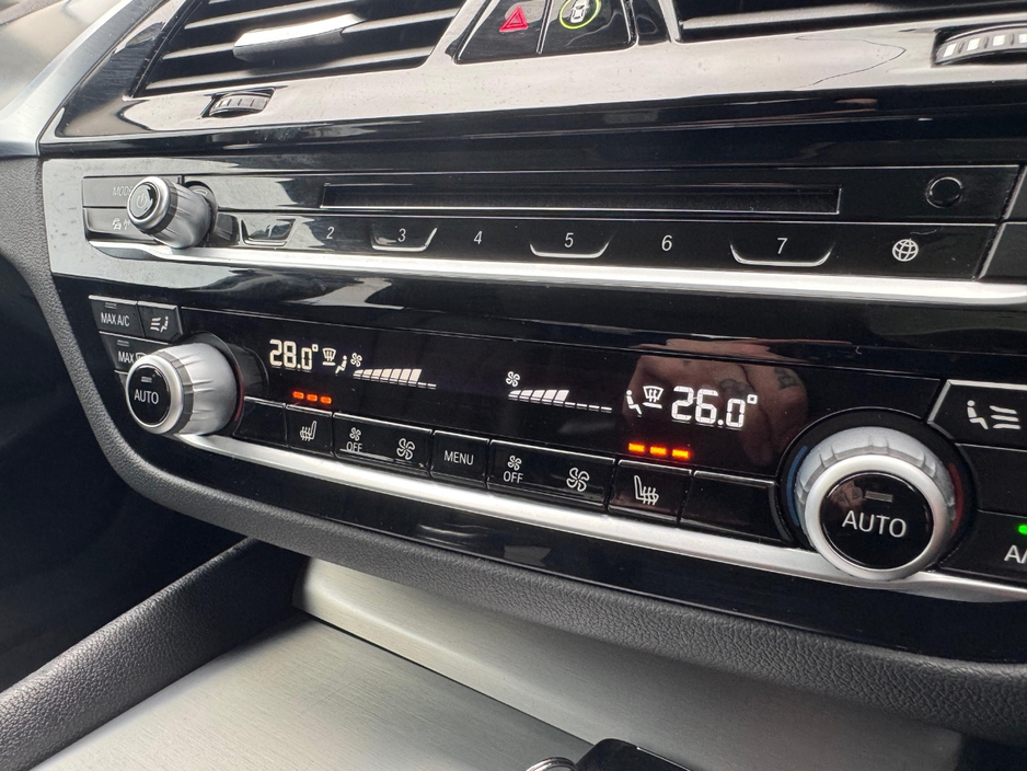 2019 BMW 5 Series - image 17