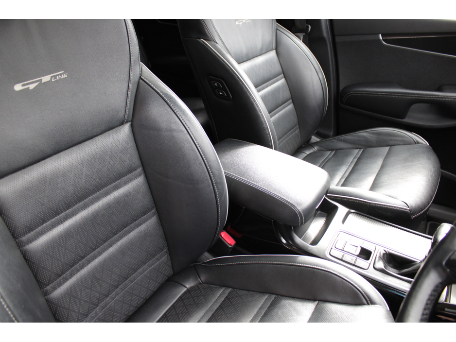 2018 Kia Sorento - image 11