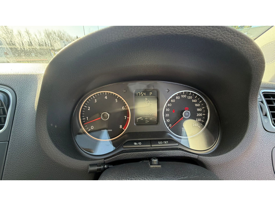 2013 Volkswagen Polo - image 15