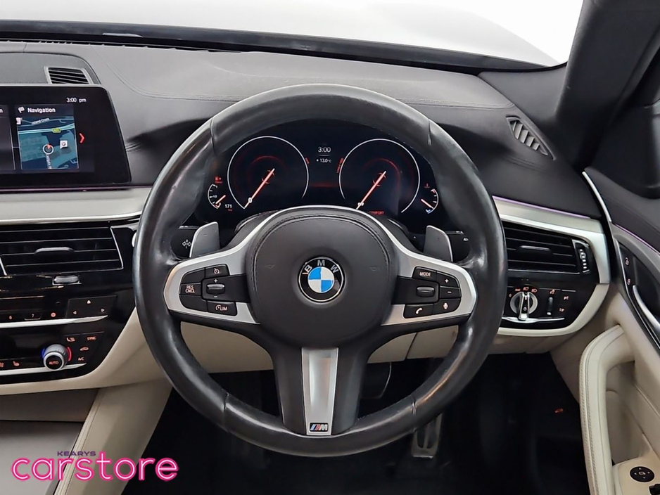 2019 BMW 5 Series - image 19