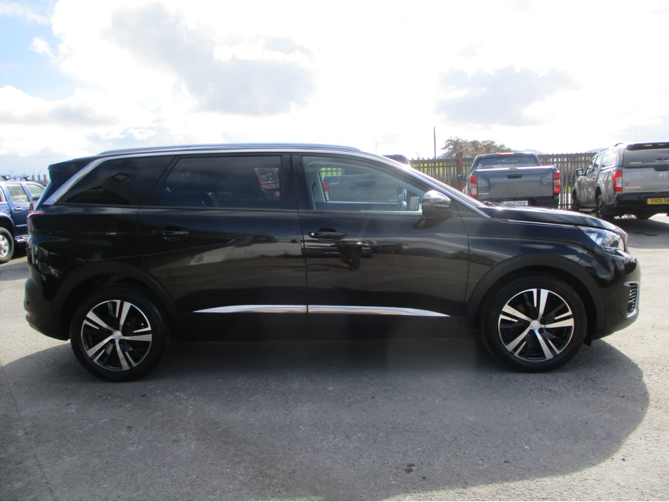 2018 Peugeot 5008 - image 12