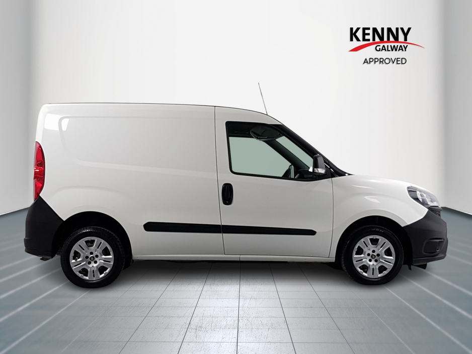 2021 Fiat Doblo - image 8