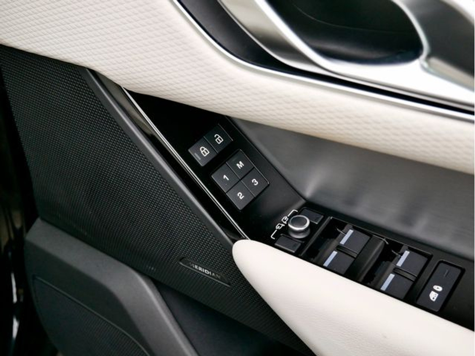 2022 Land Rover Range Rover - image 18