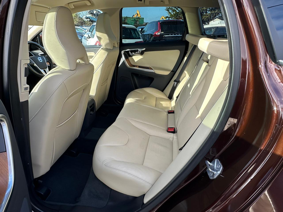 2016 Volvo XC60 - image 15