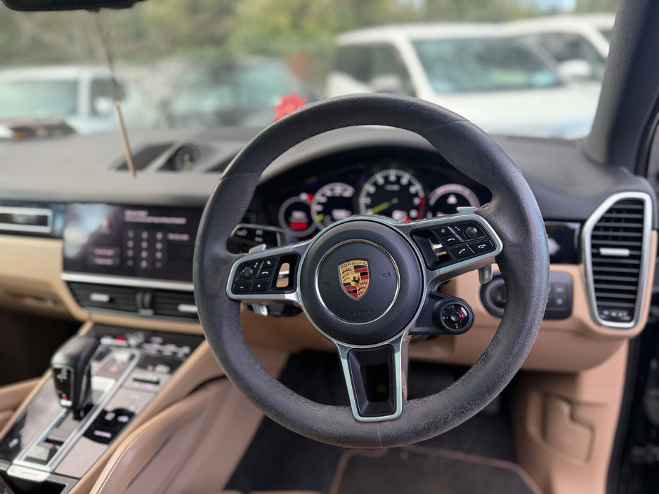 2022 Porsche Cayenne - image 14