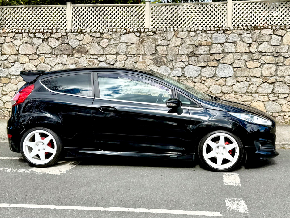 2013 Ford Fiesta - image 4