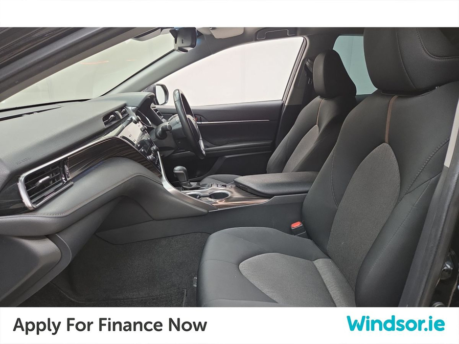 2020 Toyota Camry - image 4