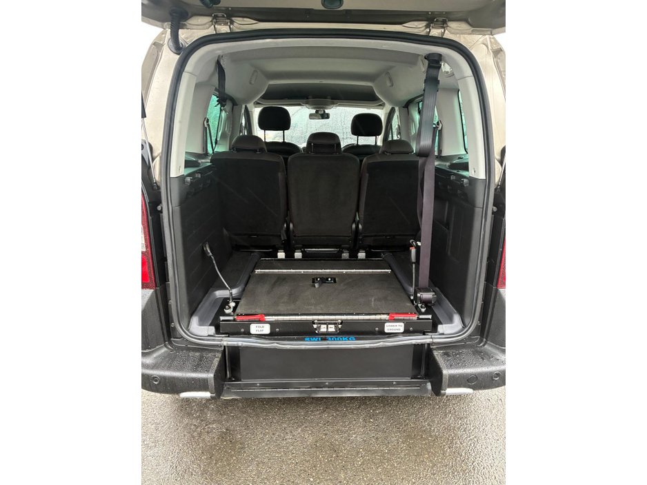 2015 Peugeot Partner - image 11