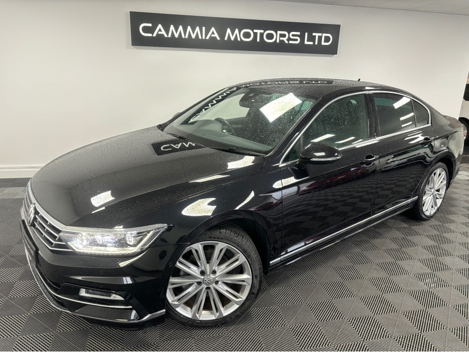 2017 Volkswagen Passat - image 2