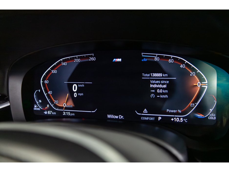 2022 BMW 5 Series - image 18