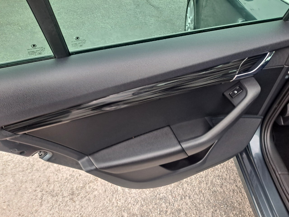 2020 Skoda Octavia - image 19