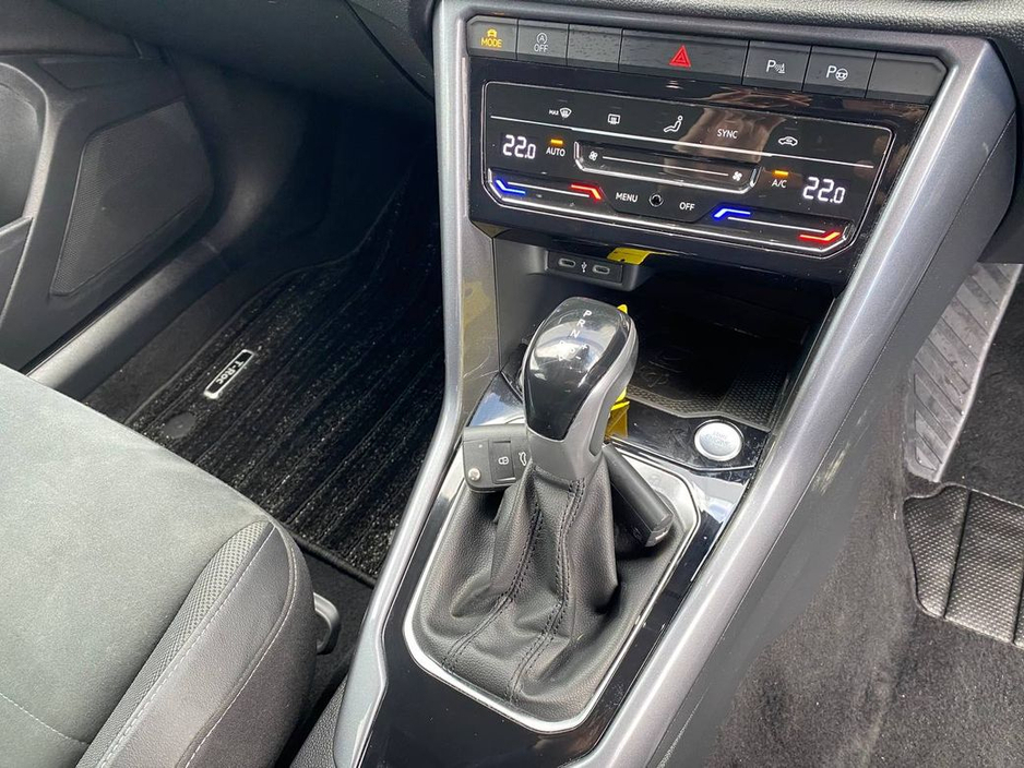 2022 Volkswagen T-Roc - image 11