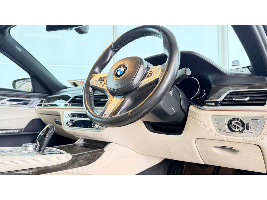 2018 BMW 7 Series - image 4
