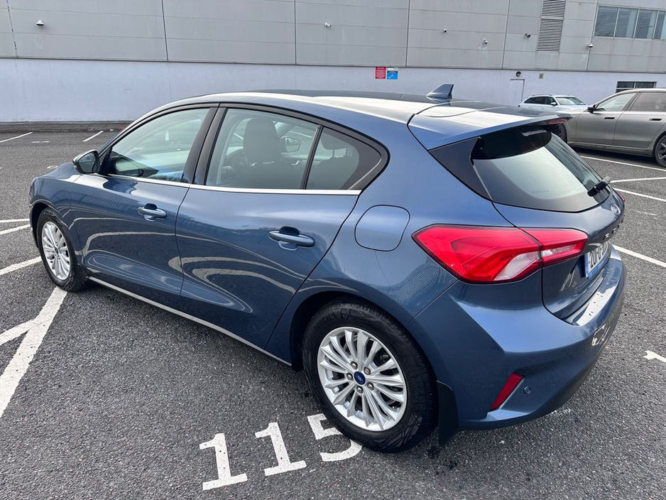 2020 Ford Focus - image 6