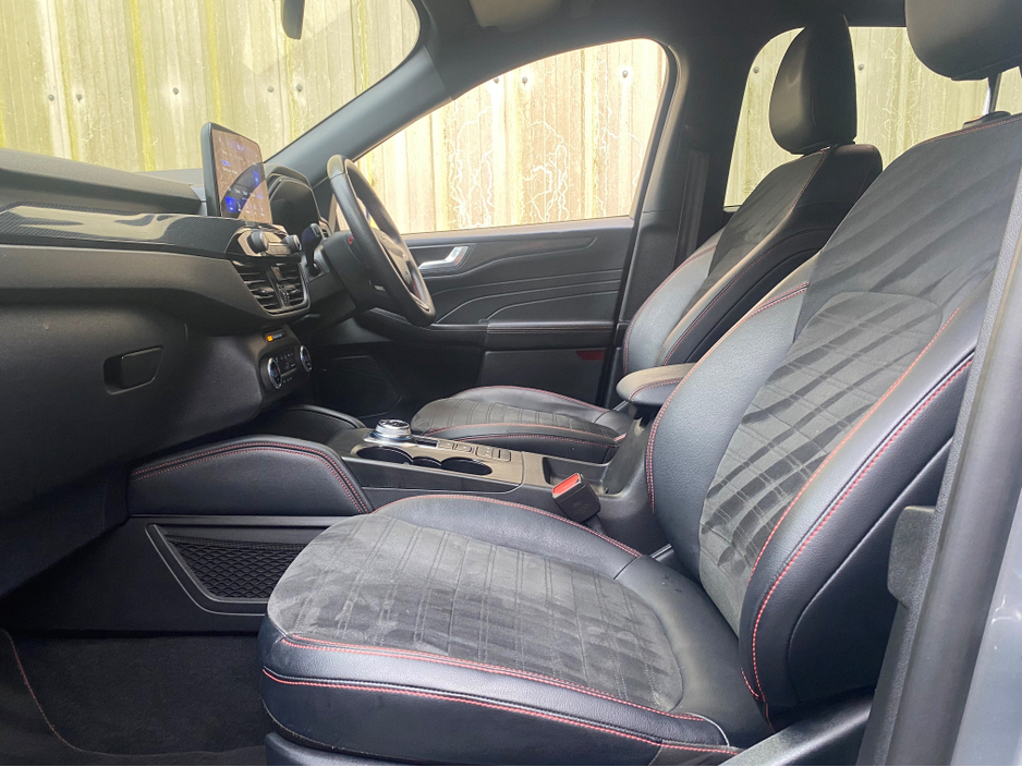 2022 Ford Kuga - image 4