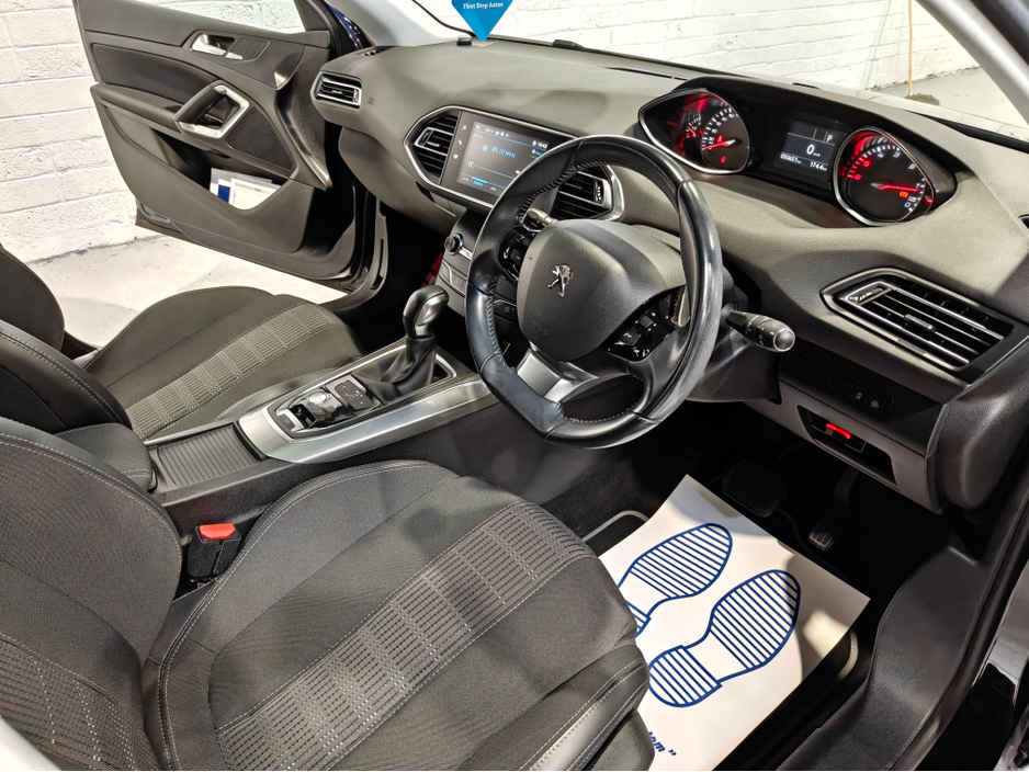 2018 Peugeot 308 - image 14