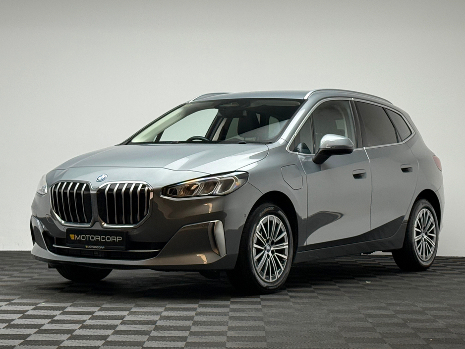 2023 BMW 2 Series - image 3