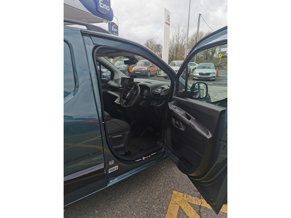 2025 Citroen Berlingo - image 5