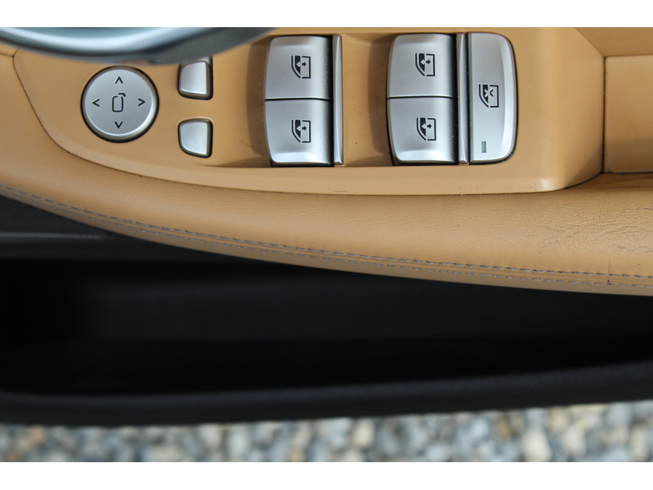 2019 BMW 7 Series - image 16