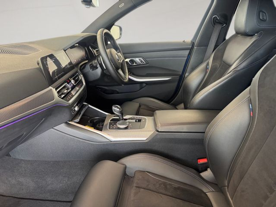 2020 BMW 3 Series - image 17