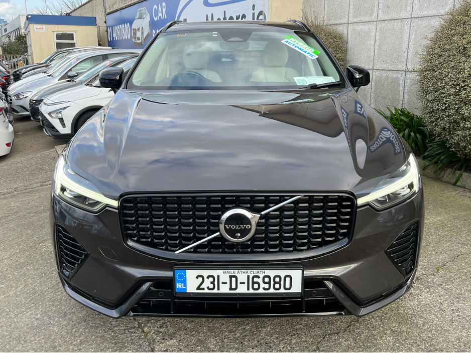 2023 Volvo XC60 - image 2