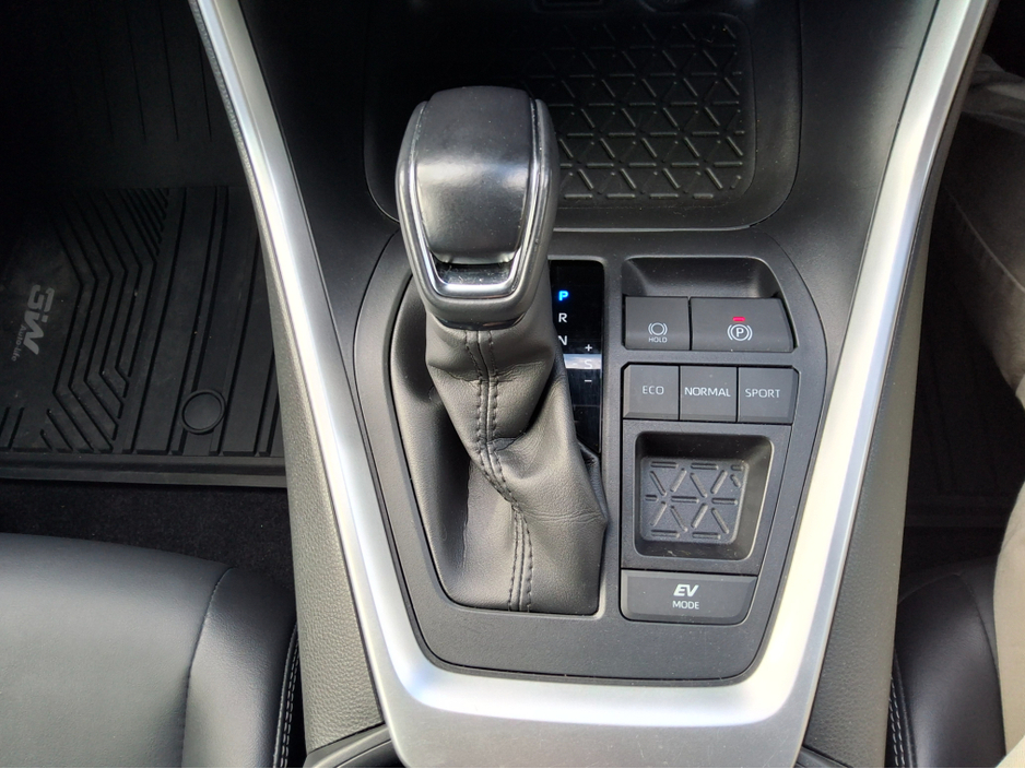 2023 Toyota Rav4 - image 16