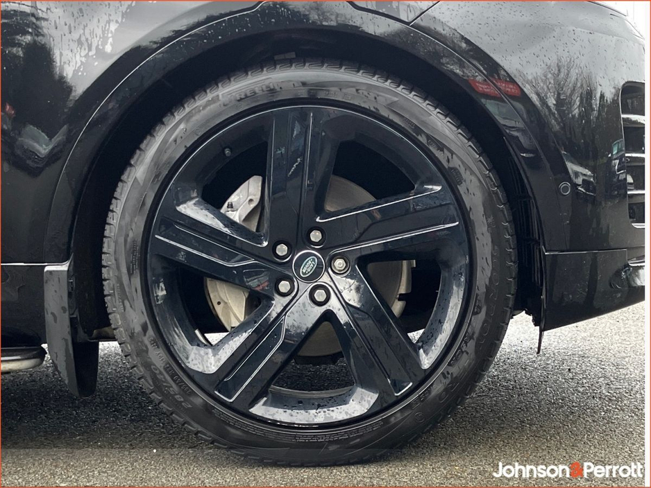 2024 Land Rover Discovery - image 9