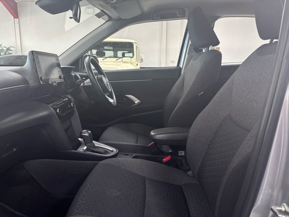 2023 Toyota Yaris Cross - image 6