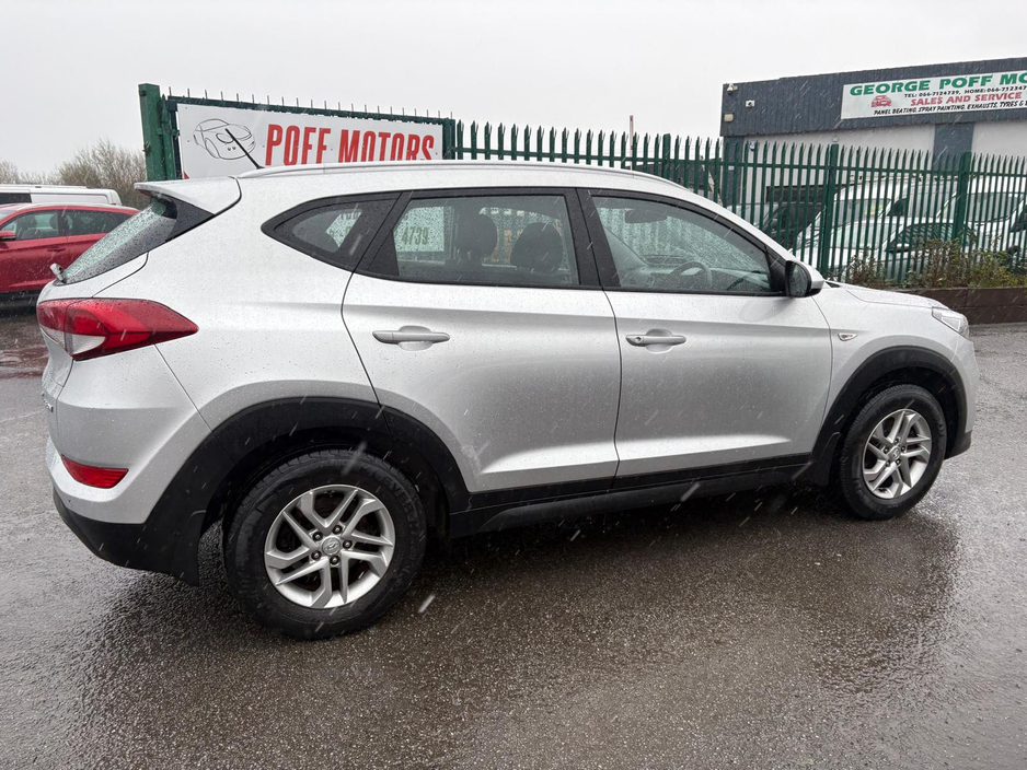 2017 Hyundai Tucson - image 3