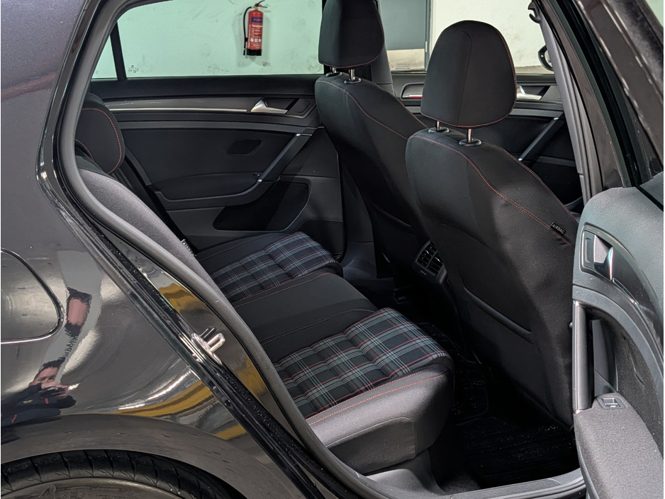 2018 Volkswagen Golf - image 27