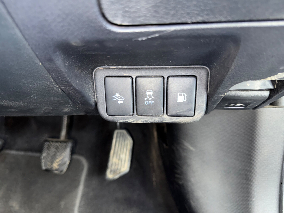 2015 Toyota Avensis - image 27