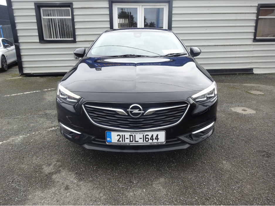 2021 Opel Insignia - image 2