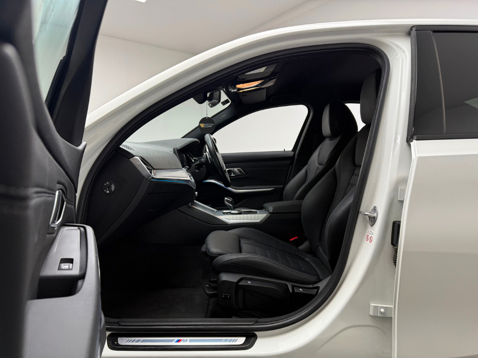 2020 BMW 3 Series 330E M SPORT €27,990