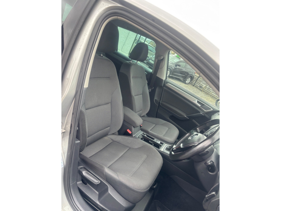 2016 Volkswagen Golf - image 5