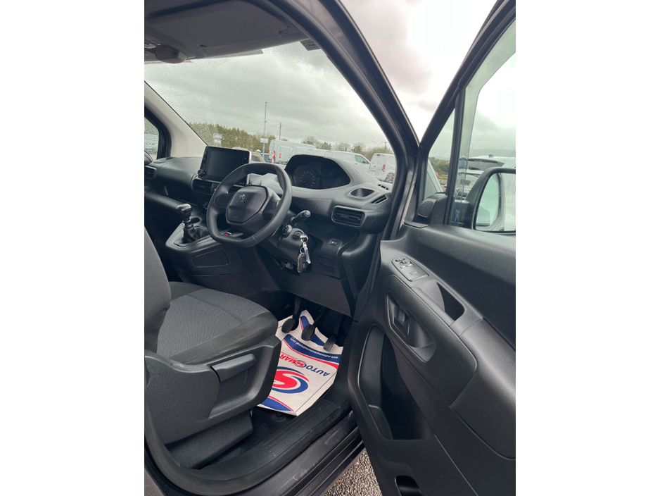 2024 Peugeot Partner 