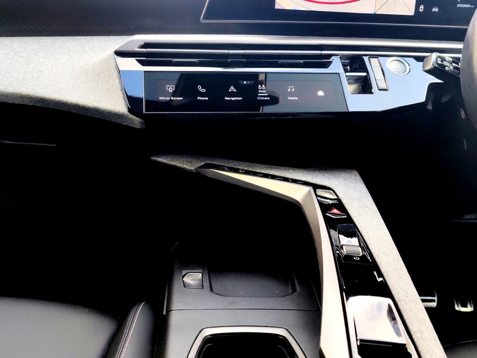 2025 Peugeot 3008 - image 18