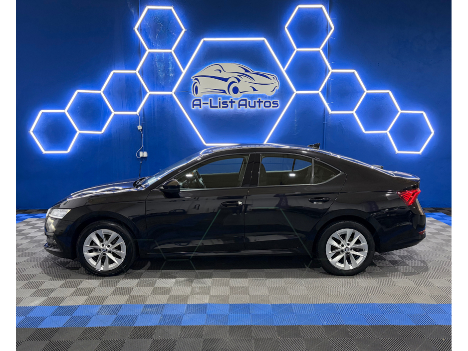 2021 Skoda Octavia - image 7