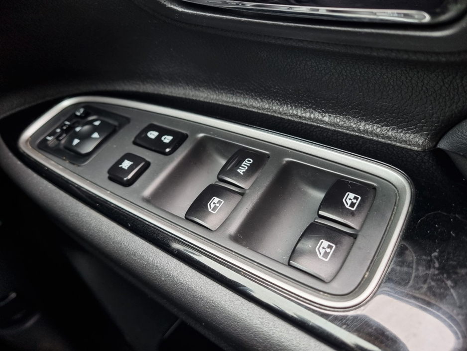 2016 Mitsubishi Outlander - image 27