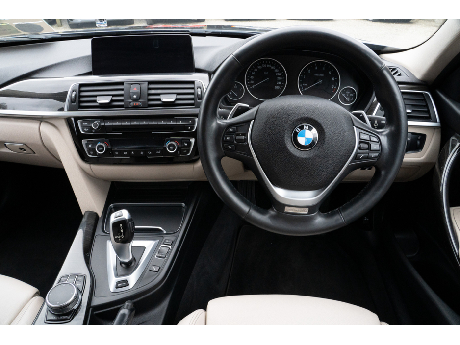 2017 BMW 3 Series - image 11