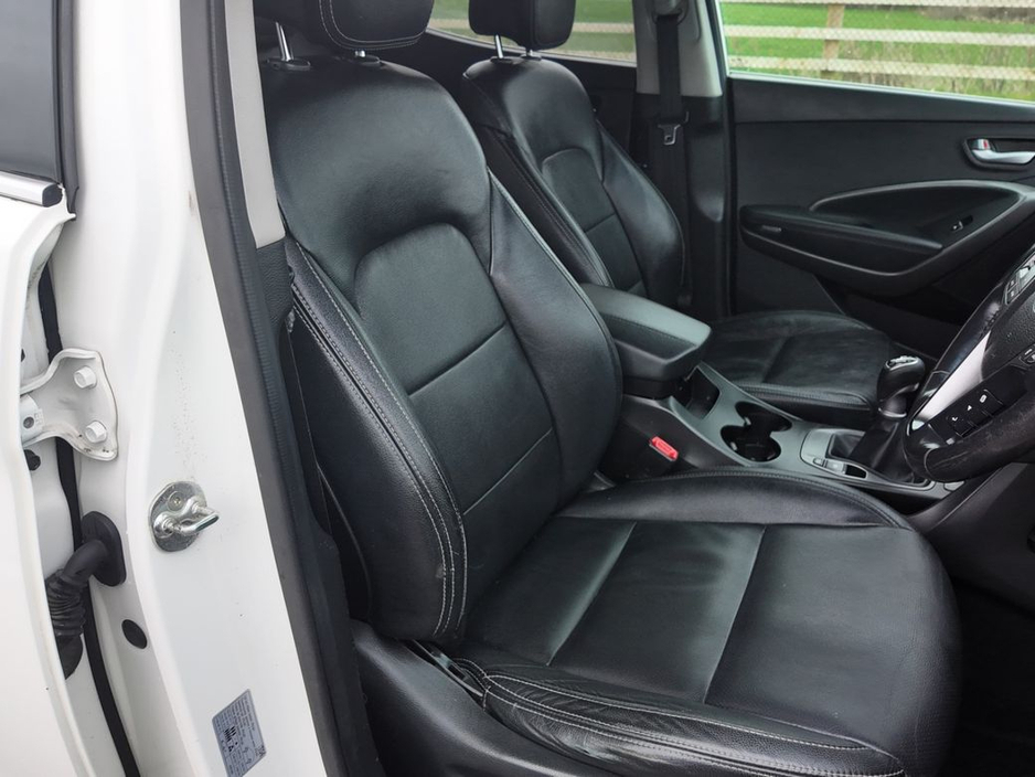 2016 Hyundai Santa Fe - image 7