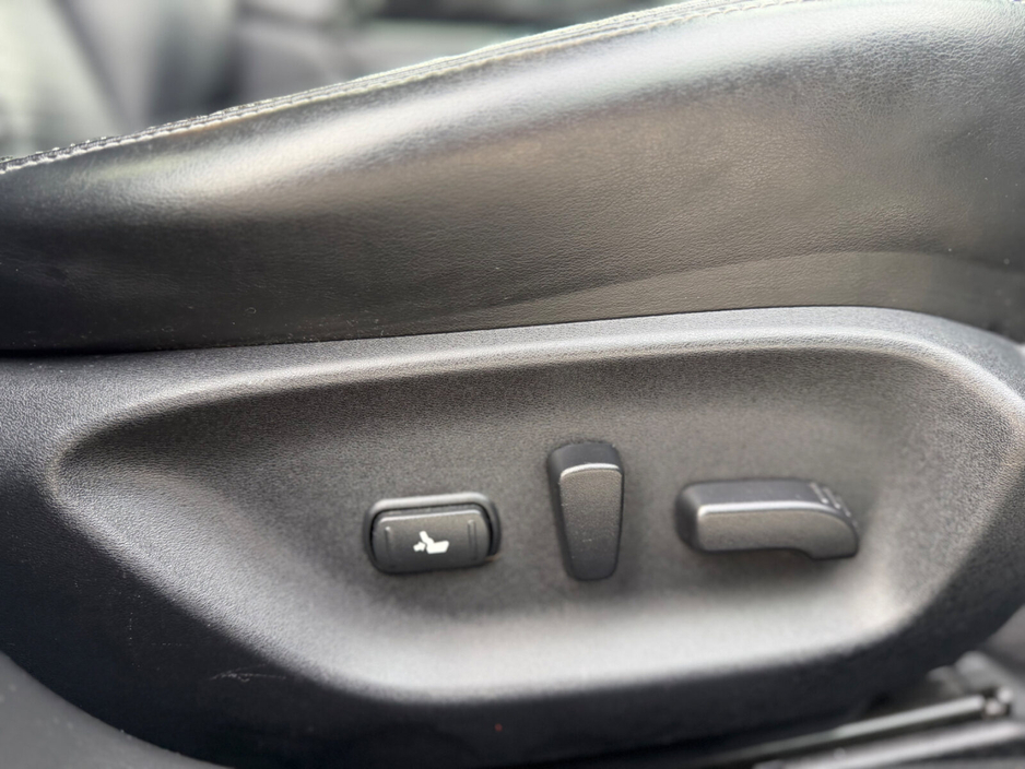 2016 Infiniti Q50 - image 11