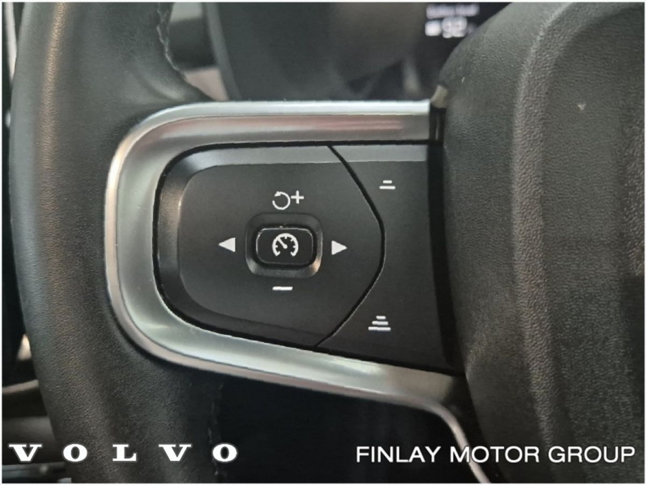 2022 Volvo XC40 - image 14