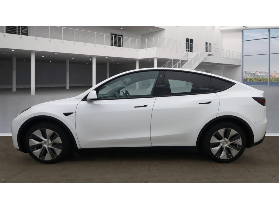 2023 Tesla Model Y - image 17