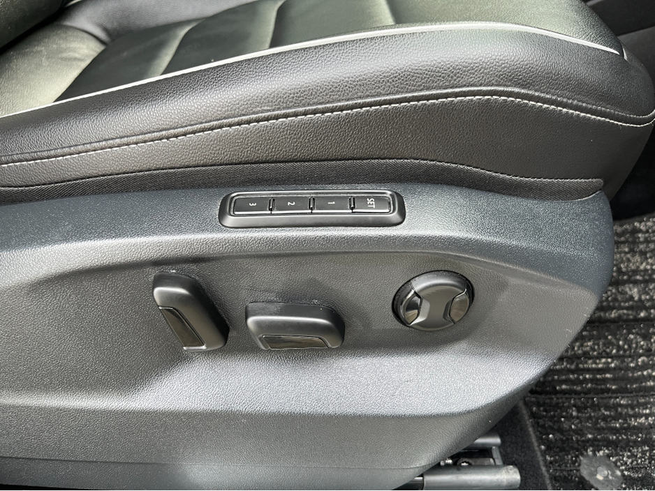 2020 Volkswagen Tiguan - image 13