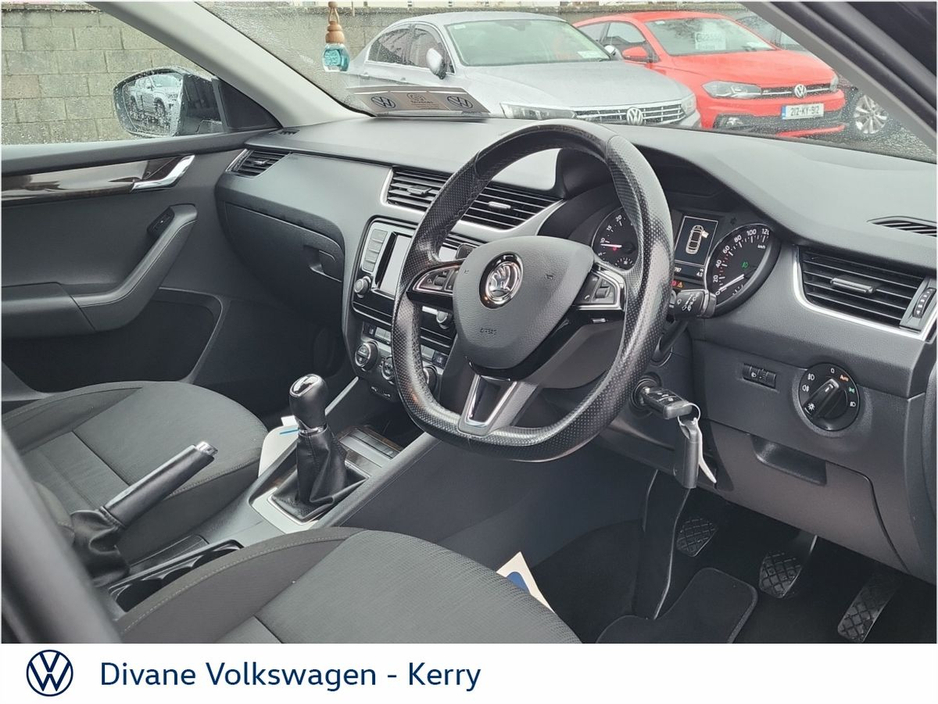 2015 Skoda Octavia - image 2