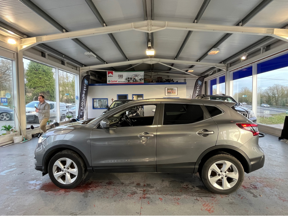 2017 Nissan Qashqai - image 5