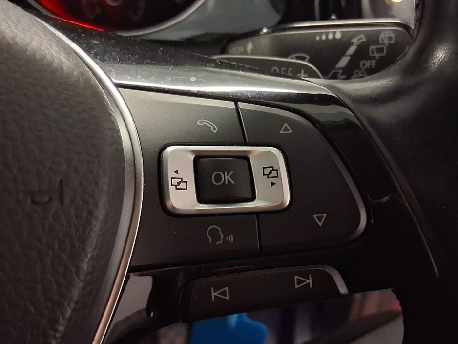 2013 Volkswagen Golf - image 15